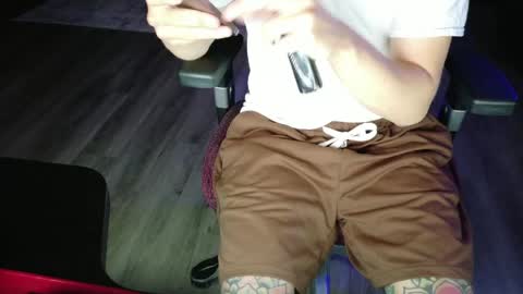 Snapshot of tylernextdoor chatting on 05-19-26, 01:33 Tyler online show from 05-19-26, 01:33