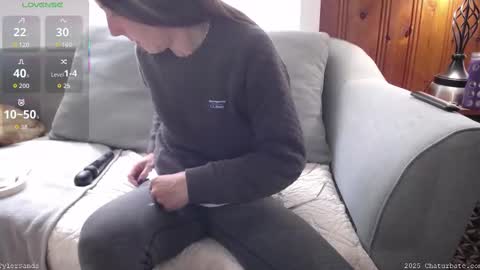 Snapshot of tylersands chatting on 10-28-25, 02:31 Tyler Sands online show from 10-28-25, 02:31