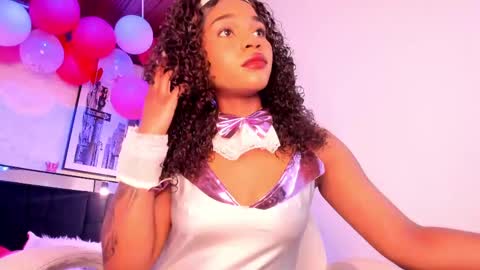 Snapshot of tylla_ chatting on 02-25-25, 02:14       online show from 02-25-25, 02:14