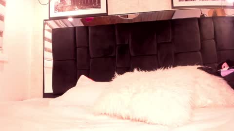 Snapshot of tylla_ chatting on 03-03-25, 09:22       online show from 03-03-25, 09:22