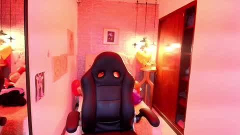Snapshot of tylla_ chatting on 03-10-25, 03:01       online show from 03-10-25, 03:01
