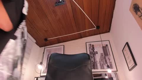 Snapshot of tylla_ chatting on 09-17-25, 04:03       online show from 09-17-25, 04:03