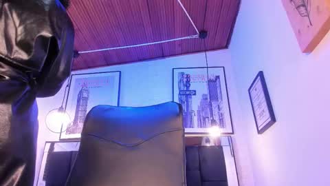 Snapshot of tylla_ chatting on 10-02-25, 04:08       online show from 10-02-25, 04:08