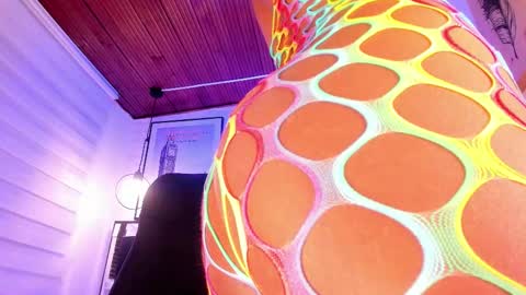 Snapshot of tylla_ chatting on 10-03-25, 03:58       online show from 10-03-25, 03:58