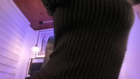 Snapshot of tylla_ chatting on 10-07-25, 03:58       online show from 10-07-25, 03:58