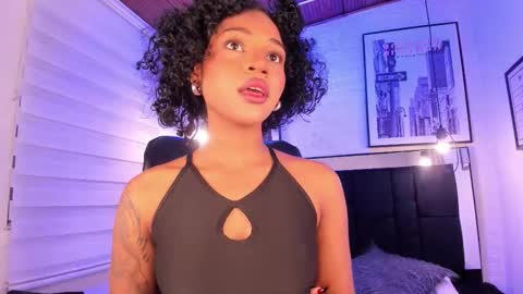 Snapshot of tylla_ chatting on 10-15-25, 04:12       online show from 10-15-25, 04:12