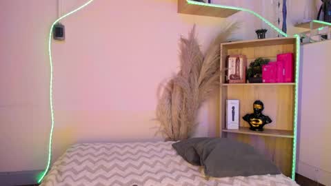 tylla__ online show from 04-05-26, 05:15