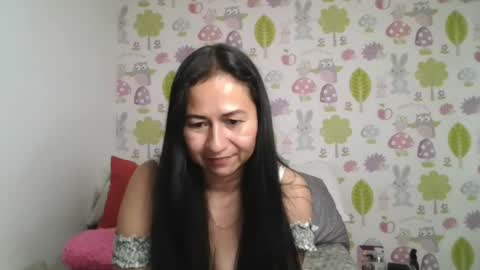 Snapshot of tyna_b chatting on 04-21-26, 01:42 Tyna online show from 04-21-26, 01:42