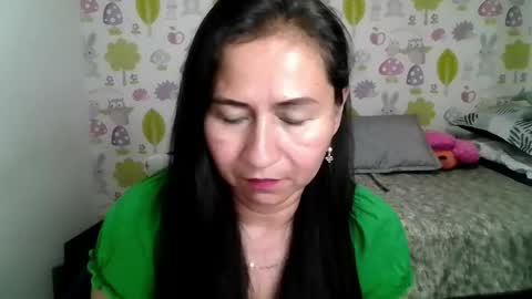 Snapshot of tyna_b chatting on 04-30-26, 05:36 Tyna online show from 04-30-26, 05:36