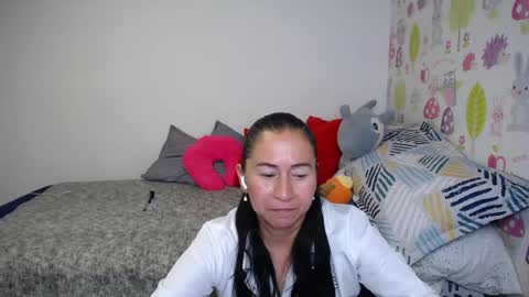 Snapshot of tyna_b chatting on 05-09-26, 08:58 Tyna online show from 05-09-26, 08:58