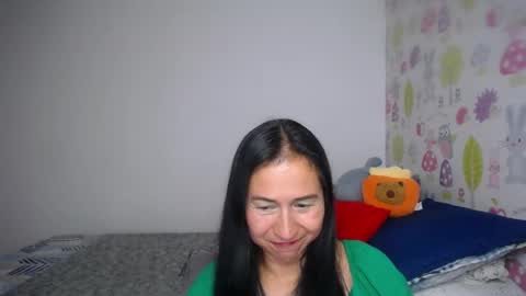 Snapshot of tyna_b chatting on 05-12-26, 07:44 Tyna online show from 05-12-26, 07:44
