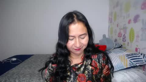 Snapshot of tyna_b chatting on 05-13-26, 07:11 Tyna online show from 05-13-26, 07:11