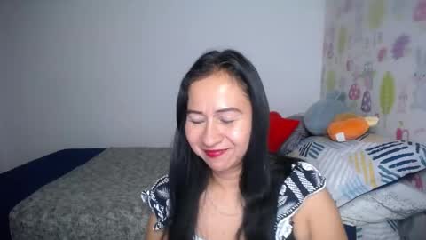 Snapshot of tyna_b chatting on 05-15-26, 09:49 Tyna online show from 05-15-26, 09:49