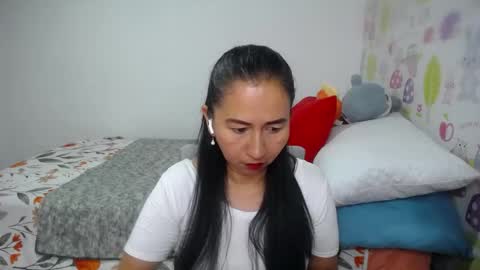 Snapshot of tyna_b chatting on 05-21-26, 02:57 Tyna online show from 05-21-26, 02:57