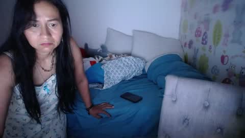 Snapshot of tyna_b chatting on 05-26-26, 11:28 Tyna online show from 05-26-26, 11:28