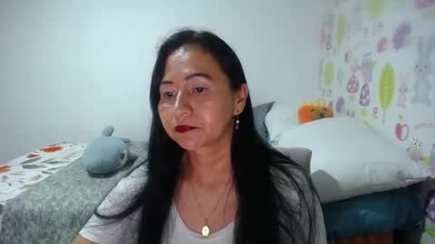 Snapshot of tyna_b chatting on 05-27-26, 02:19 Tyna online show from 05-27-26, 02:19