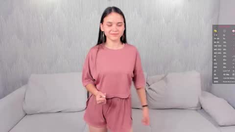 Snapshot of tyrasyversen chatting on 09-11-25, 03:34 Emily online show from 09-11-25, 03:34