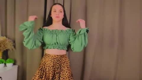 Snapshot of tyrasyversen chatting on 11-26-25, 11:00 Emily online show from 11-26-25, 11:00