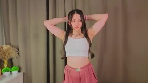 Snapshot of tyrasyversen chatting on 11-30-25, 11:03 Emily online show from 11-30-25, 11:03