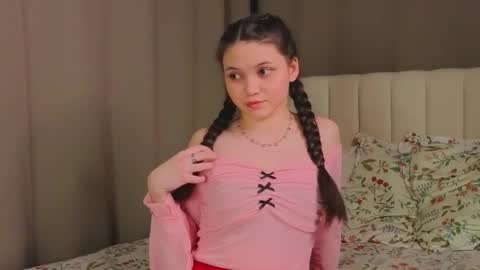 Snapshot of tyrasyversen chatting on 12-03-25, 11:19 Emily online show from 12-03-25, 11:19