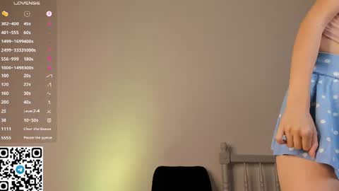 Snapshot of tyty_pupu chatting on 06-18-26, 08:02 Christine 3 Next broadcast tomorrow at 2100 GMT 5 online show from 06-18-26, 08:02