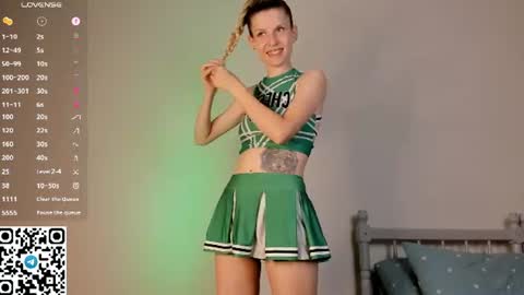 Snapshot of tyty_pupu chatting on 06-19-26, 07:06 Christine 3 Next broadcast tomorrow at 2100 GMT 5 online show from 06-19-26, 07:06