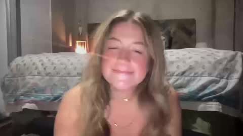 Snapshot of ughtatum chatting on 10-20-25, 03:56 Tate online show from 10-20-25, 03:56