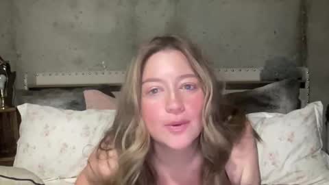 Snapshot of ughtatum chatting on 11-19-25, 03:45 Tate online show from 11-19-25, 03:45