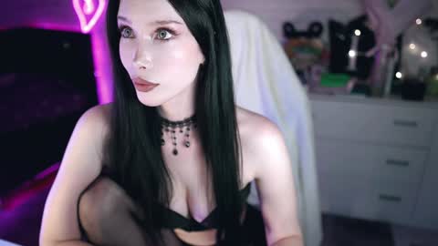 Izzy    online show from 01-08-25, 12:47