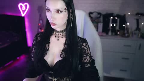 Izzy    online show from 02-17-25, 05:32