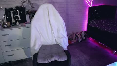 Izzy    online show from 03-10-25, 10:02