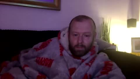 Snapshot of ukmatty3 chatting on 10-20-25, 09:04 ukmatty3 online show from 10-20-25, 09:04