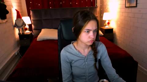 Ulia online show from 04-23-26, 05:08