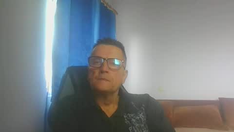 Snapshot of ulmeni7 chatting on 10-28-25, 10:41 ulmeni7 online show from 10-28-25, 10:41