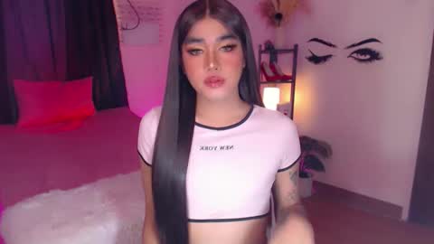 Snapshot of ultimatesexytrans chatting on 02-01-25, 05:26 Alex online show from 02-01-25, 05:26