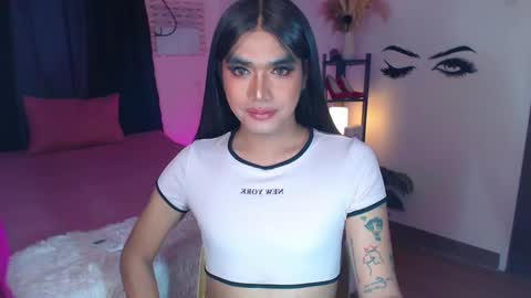 Snapshot of ultimatesexytrans chatting on 02-01-25, 09:19 Alex online show from 02-01-25, 09:19