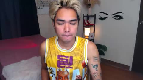 Snapshot of ultimatesexytrans chatting on 02-02-25, 10:28 Alex online show from 02-02-25, 10:28