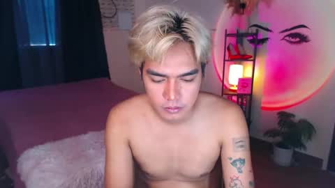 Snapshot of ultimatesexytrans chatting on 02-05-25, 01:47 Alex online show from 02-05-25, 01:47