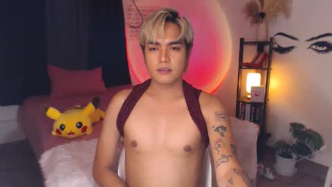 Snapshot of ultimatesexytrans chatting on 02-17-25, 08:47 Alex online show from 02-17-25, 08:47