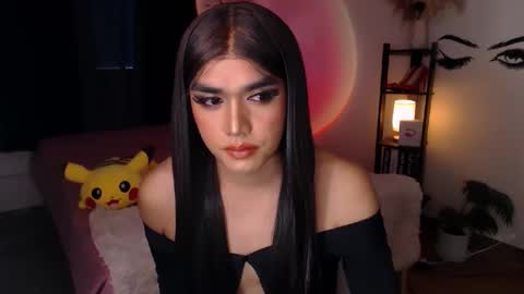 Snapshot of ultimatesexytrans chatting on 02-19-25, 10:53 Alex online show from 02-19-25, 10:53