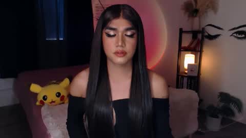 Snapshot of ultimatesexytrans chatting on 02-20-25, 02:07 Alex online show from 02-20-25, 02:07