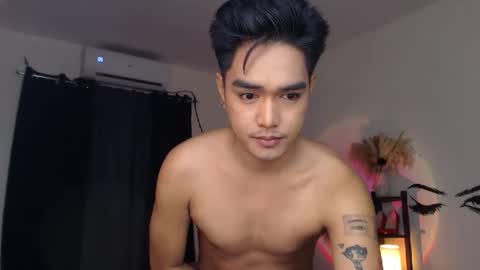 Snapshot of ultimatesexytrans chatting on 03-06-25, 07:10 Alex online show from 03-06-25, 07:10