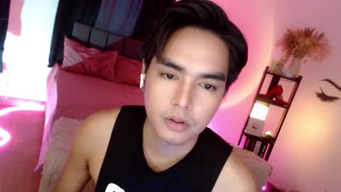 Snapshot of ultimatesexytrans chatting on 09-08-25, 09:36 Alex online show from 09-08-25, 09:36