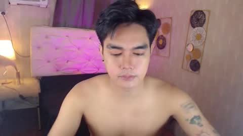 Snapshot of ultimatesexytrans chatting on 11-12-25, 06:52 Alex online show from 11-12-25, 06:52