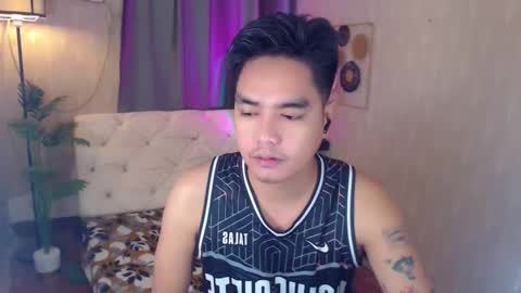 Snapshot of ultimatesexytrans chatting on 12-17-25, 01:33 Alex online show from 12-17-25, 01:33