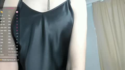 Snapshot of umbraelyon chatting on 05-15-26, 05:58 Liliane online show from 05-15-26, 05:58