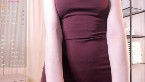 Snapshot of umbraelyon chatting on 05-24-26, 05:23 Liliane online show from 05-24-26, 05:23