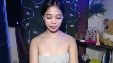 Snapshot of umi_pinay69xx chatting on 11-25-25, 04:07 umi online show from 11-25-25, 04:07