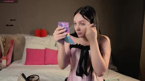 umy_dream online show from 10-31-25, 02:12