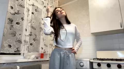 Isobelle lisi online show from 12-13-25, 07:53